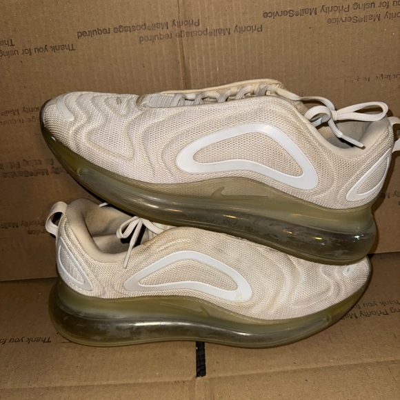 Nike Air Max 720 White Metallic Platinum Sneakers Shoes Mens Size 12 - Picture 1 of 9